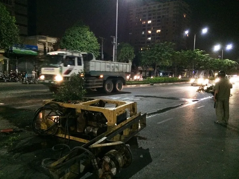 Xe tải mất lái lao vào nhà dân ảnh 4 Xe tải mất lái lao vào nhà dân ảnh 4